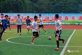 定位球进攻的观察方法：跑动、落点与第二点保护